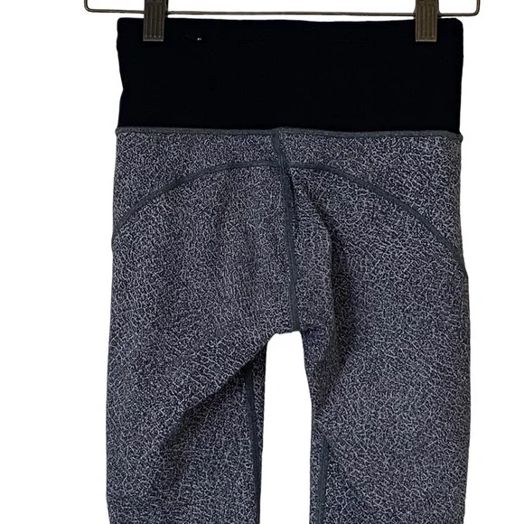 Lululemon Run The Day 7/8 Tight 25 Legging in Fractal Dark Starlight Black